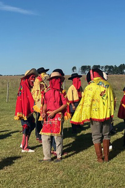 Fotografía: Milagros Andérica. Corrientes comienza el año a puro ritmo. Enero es un mes especial, lleno de celebraciones, entre ellas la fiesta de San Baltasar, el santo patrono de la alegría y el candombe, Paraje Batel, a 40 kilómetros de la ciudad de Goya, Argentina