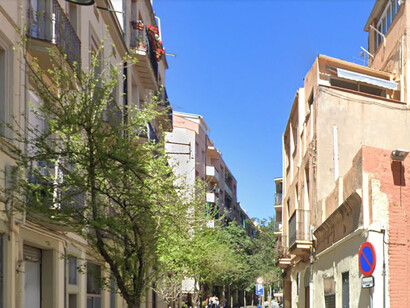 Hablar es lo mío. Ahora y aquí, en este ambiente, conversando con usted, me siento cómodo. Las palabras, las ideas, mi mundo interior, fluyen sin necesidad de forzar nada... Barcelona, España  