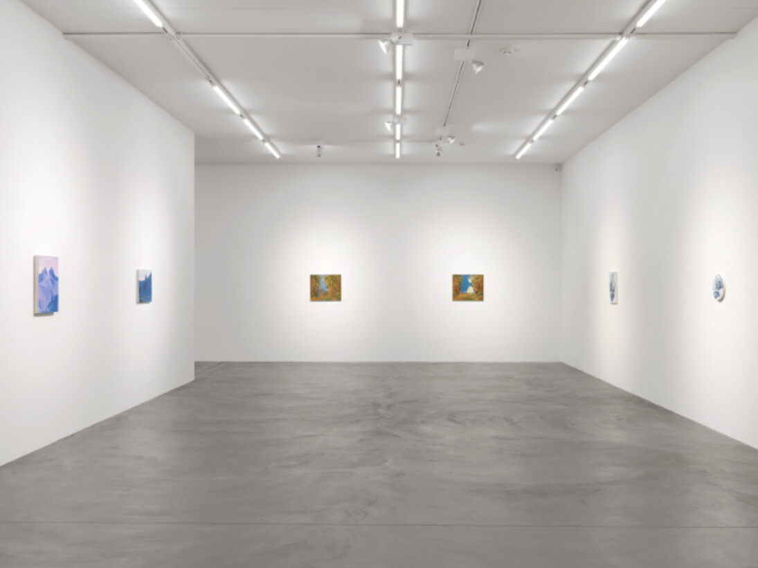 Karen Kilimnik, Exhibition view. Courtesy of Galerie Eva Presenhuber