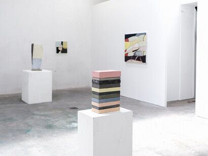 Manuella Silveira e Vasco Futscher, Meia meia, vista da exposição. Cortesão da Kubikgallery