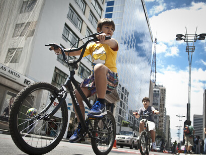 Las bicicletas toman la ciudad en el Día Mundial sin Coches