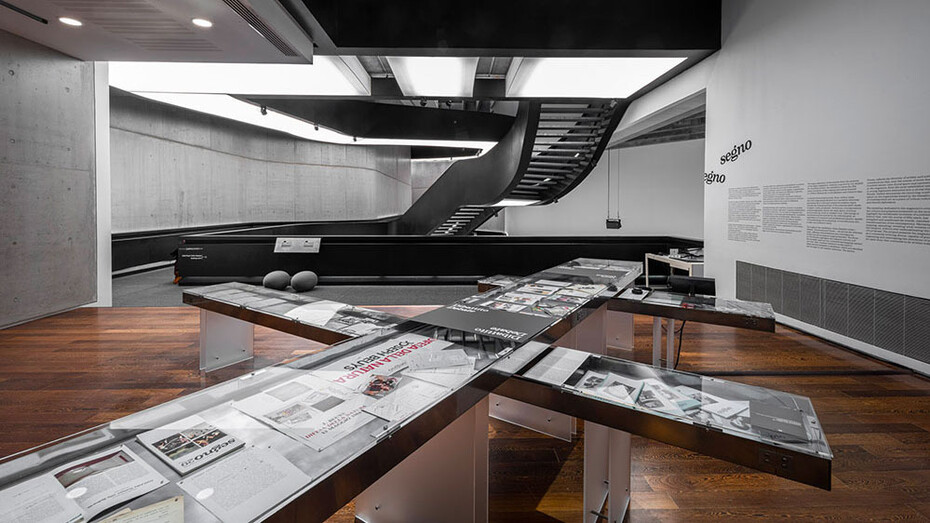 The archive of Segno magazine. International perspectives on contemporary art, 1976–2026, exhibition view. Courtesy of Maxxi