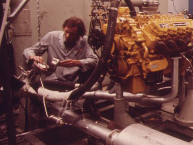 Lograr que se deje de ver a la evaluación como una amenaza (instrumento de control, fiscalización y coacción). Sala de control de evaluación y desarrollo de emisiones de motor de Ann arbor de la EPA, Detroit, USA