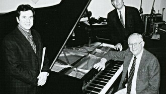 Il trio Eddie Higgins: Eddie Higgins al piano, Kevin Eubanks alla chitarra, Rufus Reid al contrabbasso