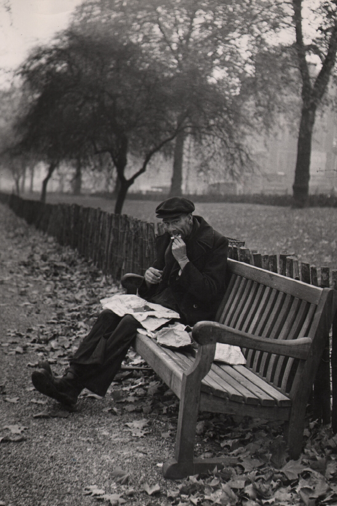 Ernst Haas, London, 1949. Vintage silver gelatin print. Estate stamp on print verso. 9.5 x 11.5 inches © Ernst Haas, courtesy Atlas Gallery