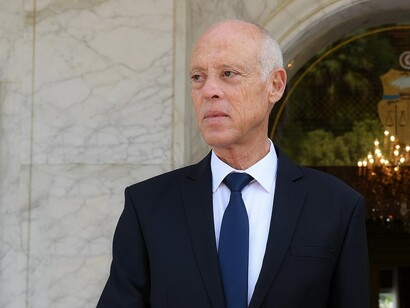 Président tunisien Kaïs Saïed. Une dérive très autoritaire résulte de la nouvelle Constitution, mais ces propositions pourraient inciter le président Saïed, professeur de droit constitutionnel, à reprendre le long chemin de la démocratie, grâce aussi à sa grande culture juridique, et à laisser une marque positive indélébile sur son pays