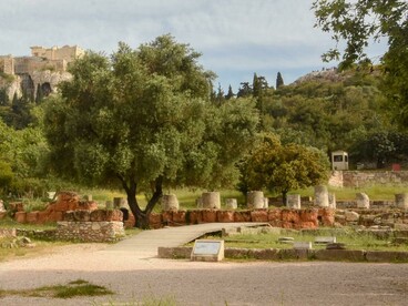 La presenza dei banchieri nell’agorà li poneva al centro della vita economica e commerciale della polis. Uffici civici dell'antica Agorà e dell'Acropoli di Atene, Grecia. 