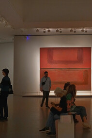Les Seagram Murals de Mark Rothko installés dans l'exposition Rothko à la Fondation Louis Vuitton à Paris le 18 mars 2024. Photographie de Jean-Pierre Dalbéra