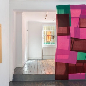 Lizzie Munn, Small fabric, exhibition view. Courtesy of Patrick Heide Contemporary Art 