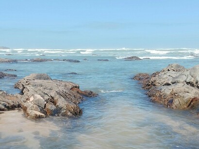 Praia em Casablanca. Situado no norte do continente africano, o Marrocos é bem mais do que os olhos distraídos podem ver. Dono de uma cultura ímpar, o país, acariciado pelos mares Atlântico e Mediterrâneo, é fruto das mais diversas influências

