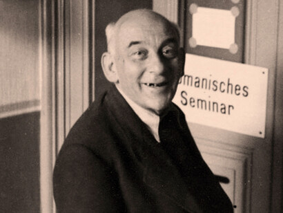 Victor Klemperer en la puerta del Seminario de estudios germánicos