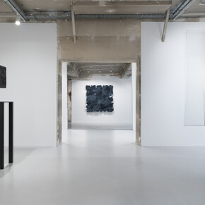Arcangelo Sassolino, Aux abord du séisme, exhibition view. Courtesy of Galleria Continua