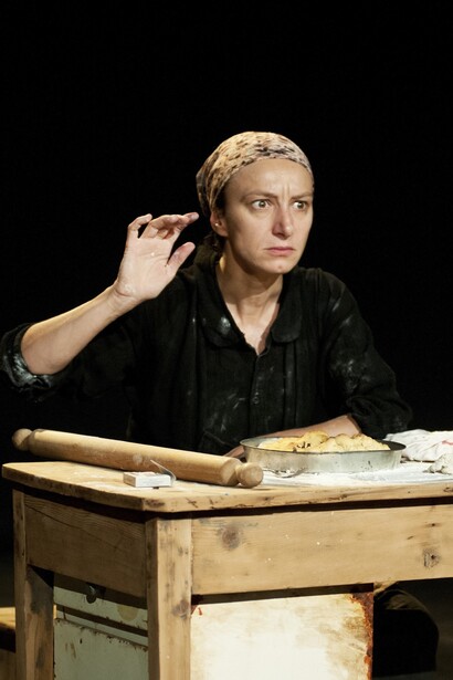 Arianna Scommegna in Mater Strangosciàs