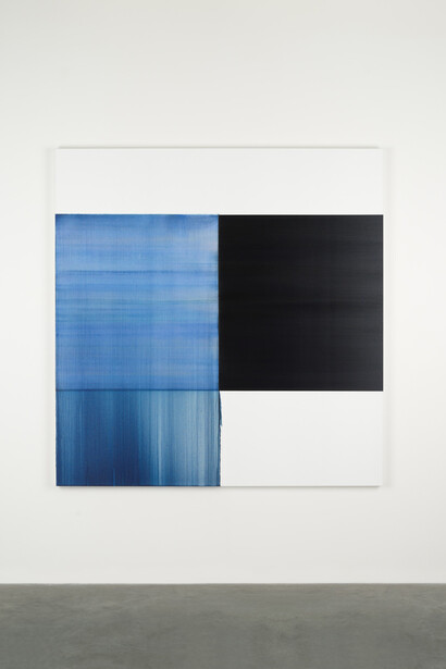 Callum Innes, Exposed painting sapphire blue, 2024. Courtesy of Berggruen Gallery 