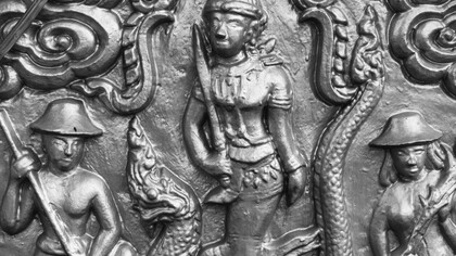 Vaso esculpido em prata de cultura oriental