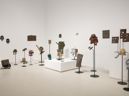 Fernando Sánchez Castillo, La perla peregrina, vista de exhibición. Cortesía del Museo Nacional Centro de Arte Reina Sofía