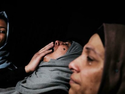 Una madre palestina llora su hijo muerto