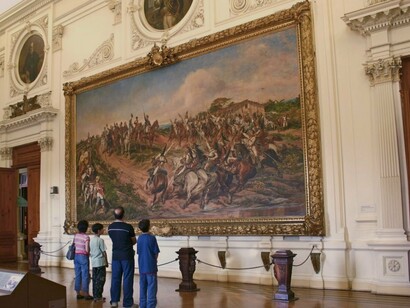 O governo paulista queria mais do que um simples edifício: desejava um símbolo nacional, um espaço que eternizasse o grito de Dom Pedro I às margens do riacho do Ipiranga. Para isso, convidaram o arquiteto italiano Tommaso Gaudenzio Bezzi, que trouxe consigo a influência dos palácios europeus