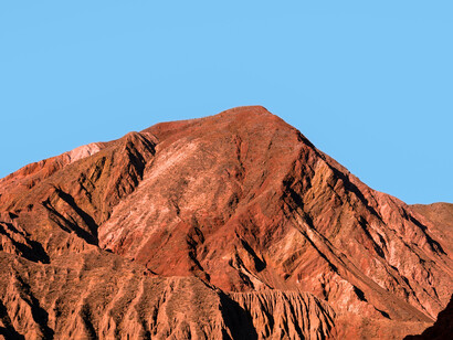 Seul face à l’infini de l'Atacama chilien, l’être humain devient un point fragile dans un paysage trop vaste : la complexité, ici, n’est plus un concept, mais un vertige