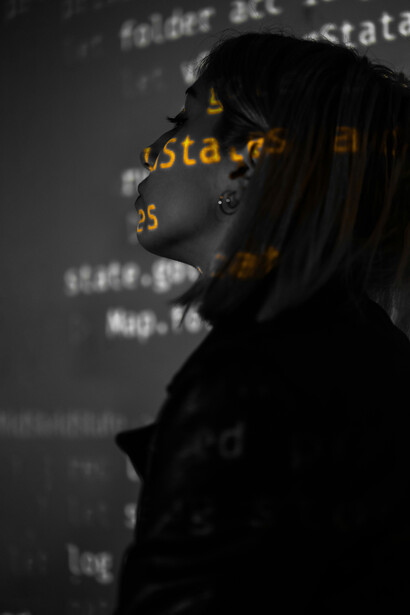 La Ley de la Proporción Evolutiva Humano-Artificial plantea que todo desequilibrio entre energía humana y materia artificial conduce a desintegración o decadencia