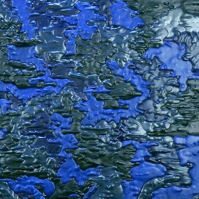 As the sunlight intensifies and mellows throughout the day, shadows move across the nature-inspired topography of Perucchetti’s pieces