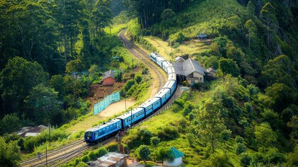 Ho sempre amato i viaggi in treno. C'è qualcosa nel movimento costante e nel paesaggio in continua evoluzione che mi fa sentire vivo