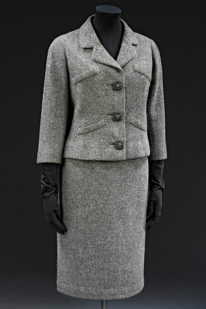 Después de huir de España en 1937 a causa de la Guerra Civil, Balenciaga se instaló en París
