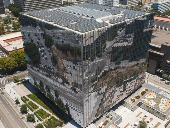 The United States Federal Courthouse in Los Angeles, California, United States, symbolising the use of high-performance building envelopes to improve energy efficiency in dense cities