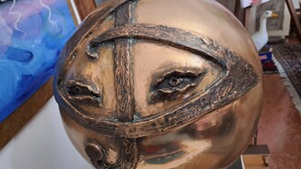 Opera di Annita Mechelli: La grande nota, bronzo, cm 32x31, 1985