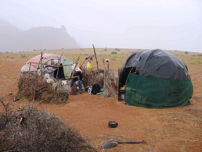 Namibia, capanne della tribù Nama, deserto del Kalahari