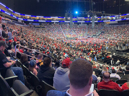 La crisis democrática se profundiza mientras aumentan las desigualdades, y las grandes masas pobres se vuelven vulnerables a ser manipuladas y usadas para erosionar la democracia misma