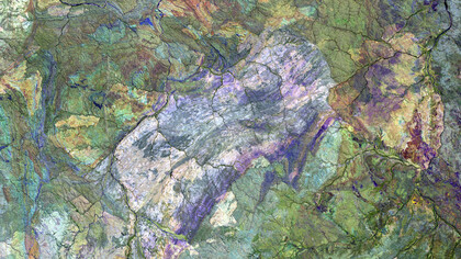 Geologia complexa vista de cima. Bienal aborda território das mais diversas maneiras, com diferentes suportes e linguagens