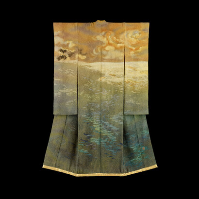 Symphony of Light: Seasons, Byou/ Beginning of Winter on the Lake (1988); tie-dyeing, ink painting, and embroidery on silk crepe (chirimen) with gold wefts; 198x139 cm.