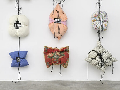 Annette Messager, Histoires des oreillers, exhibition view. Courtesy of Marian Goodman Gallery