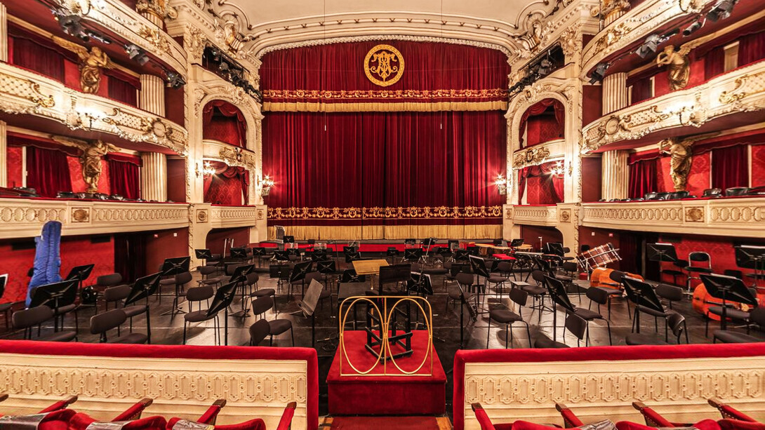 Teatro Municipal de Santiago de Chile inaugurado en 1857 (Fotografía de Iván Serrano)