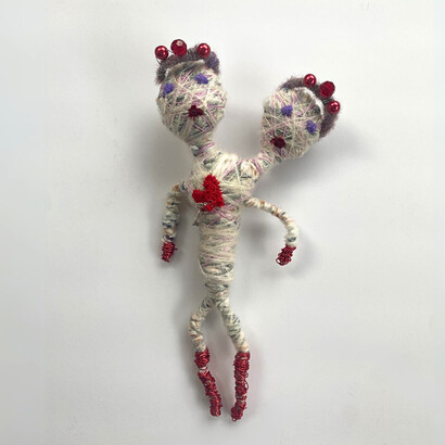 Angela Rogers, Gemini (detail), 2023. Yarn, string, wire, key, beads, 10 × 5 in | 25.4 × 12.7 cm.  Courtesy of the artist and Fountain House Gallery 