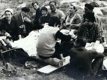 Picnic italiano, anni '50: "Ma proprio in quella condivisione nasceva un senso di appartenenza, una solidarietà che oggi sembra irrimediabilmente perduta"