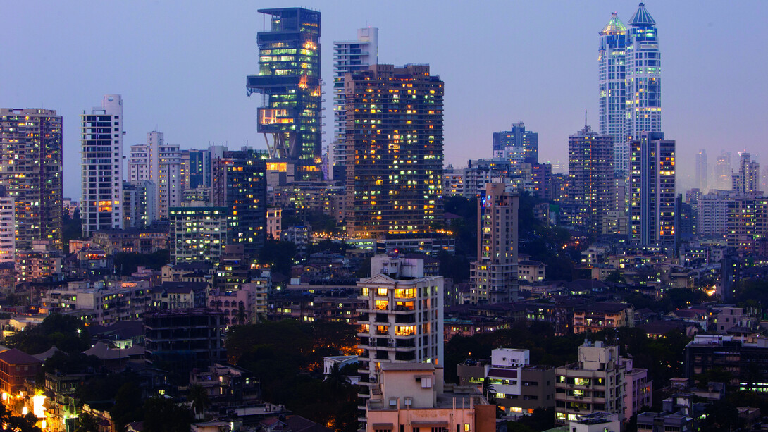 Like any other globalised city, Mumbai thrives on unsustainable extraction of resources, India © Vipul Sangoi