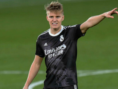 En 2015, à seulement 16 ans, Ødegaard rejoint le Real Madrid. Malgré des débuts prometteurs, il peine à s'imposer dans l'équipe première et part en prêt pour continuer son développement