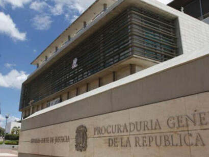 La Procuraduría General de la República vela por el respeto de la legalidad de funcionarios y ciudadanos. El Procurador General es designado por la Cámara de Diputados, a proposición del Presidente. Santiago, Chile