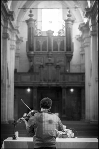 Viola with Louis XIV Organ. Photo: © Rozenn Quéré Brussels 2015