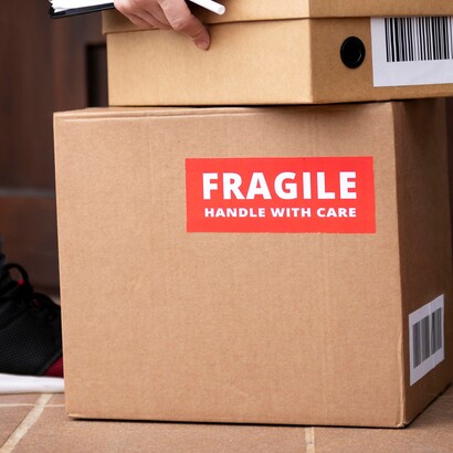 Dentro ognuno di noi c’è una scatola con una sola parola scritta fuori: fragile; ma solo aprendola possiamo scoprire il desiderio che ci abita