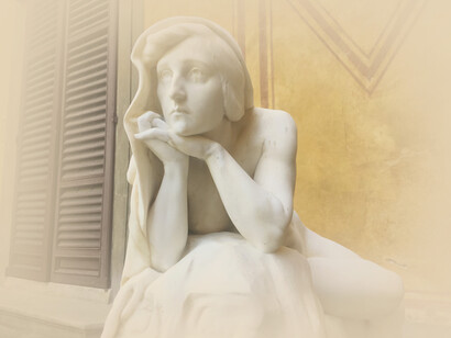 En 2018, Rebeca Matte Bello nos regaló esta significativa obra, Una Vida (Une Vie) escultura que estuvo en silencio y que saca la voz como tantas mujeres lo hacen hoy