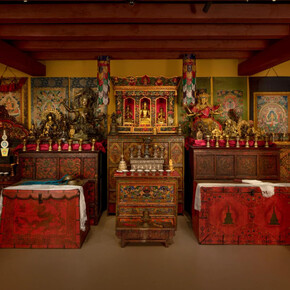 Rubin Museum tibetan buddhist shrine room, exhibition view. Courtesy of Brooklyn Museum