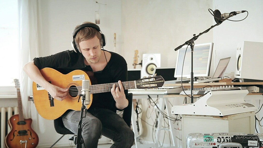 Jan Blomqvist in studio