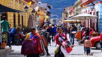Una vivace via del centro di San  Cristóbal