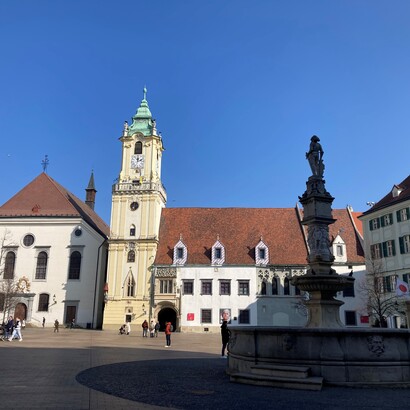 La piazza principale della città vecchia, Bratislava, Slovacchia, ph Flavius Roversi. La città conta circa 430.000 abitanti ed è il centro politico, culturale ed economico del Paese