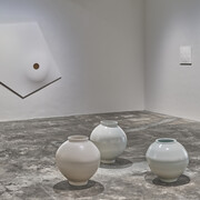 Various artists, Vessel of emptiness, exhibition view. Courtesy of Axel Vervoordt Gallery