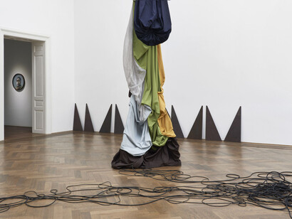 Sandra Mujinga, Time as a shield, Ausstellungsansicht. Mit freundlicher Genehmigung der Kunsthalle Basel