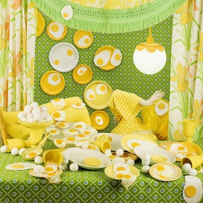 Patty Carroll, Sunny side up, 2024. Courtesy of Catherine Couturier Gallery 